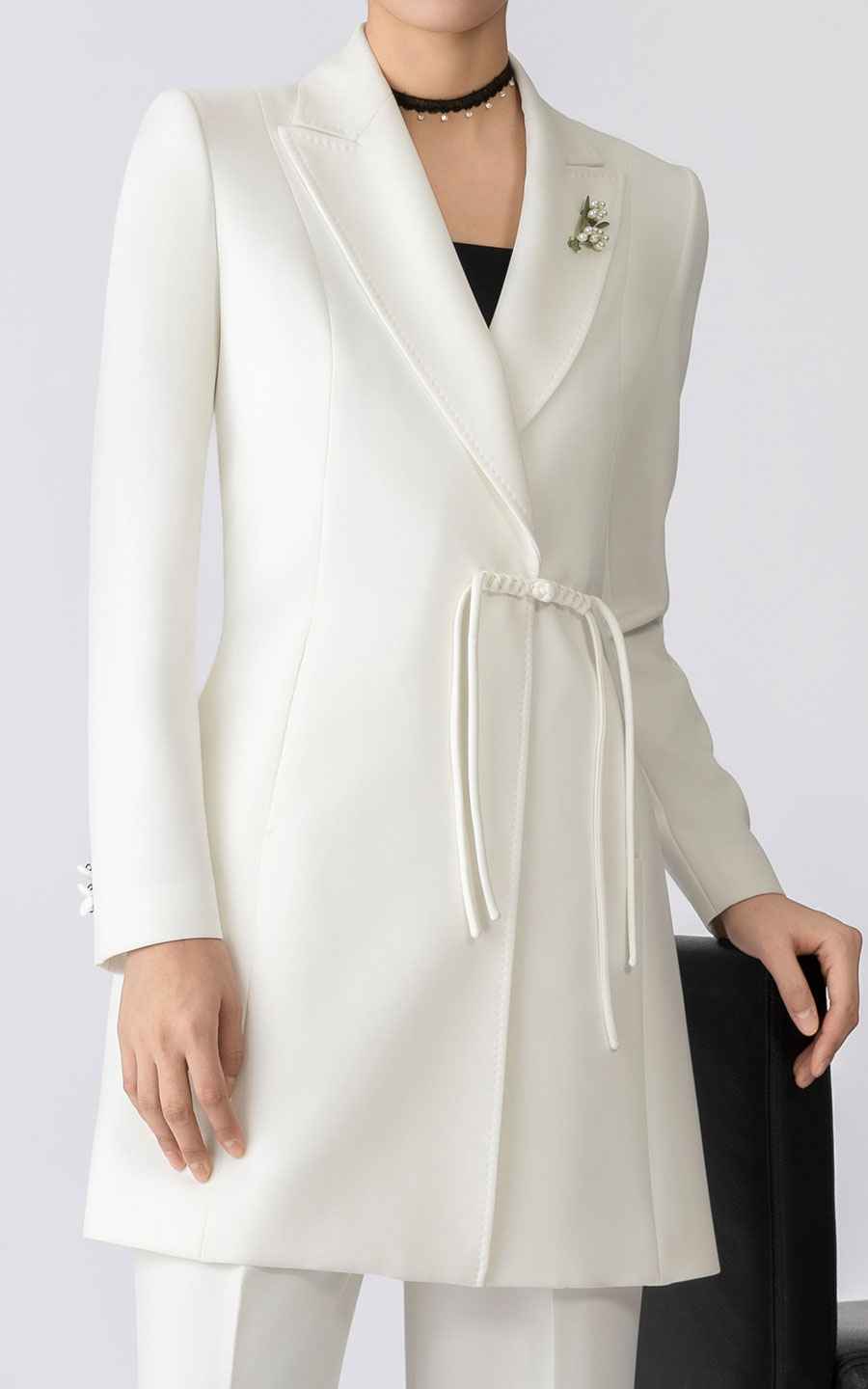 Elegant White Blazer Suit Set - Professional Women's